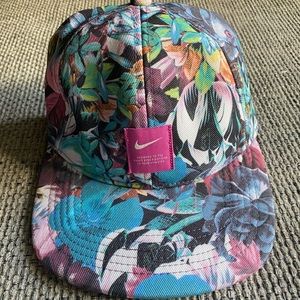 New Nike Women’s Heritage Floral Hat
